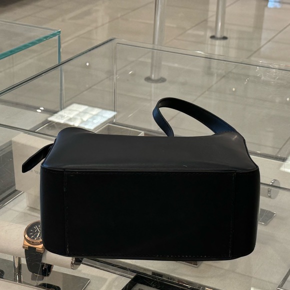 Michael Kors Lyra Small Bucket Shoulder Leather Bag Black - Picture 6 of 13